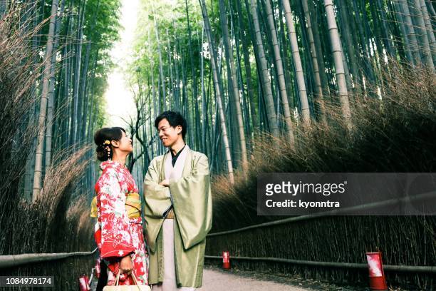 kyoto couple - kimono stock pictures, royalty-free photos & images