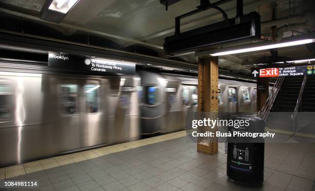 subway car speeding in new york city subway station - new york subway station stock pictures, royalty-free photos & images