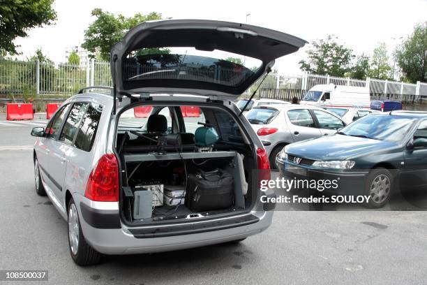 Voiture banalisee avec radar embarque. Fonctionnement:Tous les cin?mometres fonctionnent grace a l?effet Doppler dans le domaine des micro-ondes....