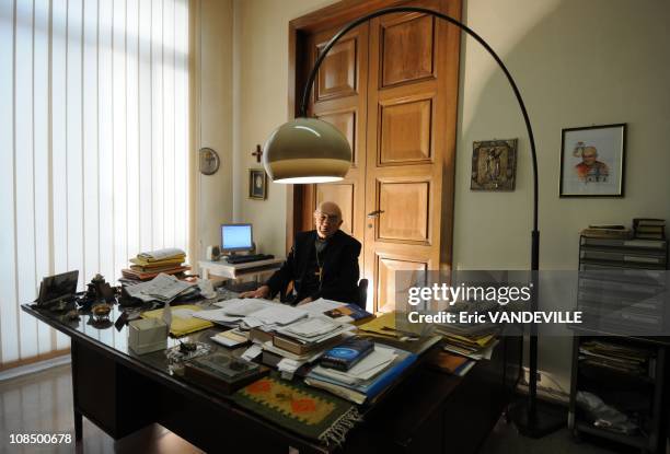 The Italian cardinal Roberto Tucci, born in 1921, Jesuit, has been president emeritus of Radio Vatican since 2001. Half Neapolitan, half Scottish, he...