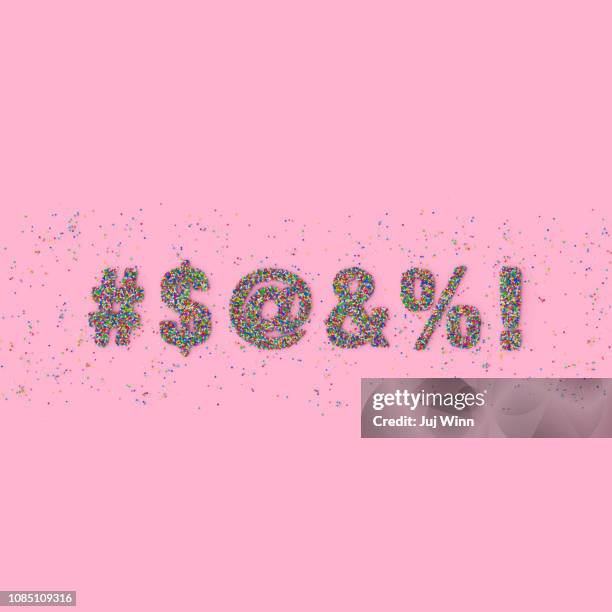 symbols made out of sprinkles representing swearwords on pink background - hashtag stockfoto's en -beelden