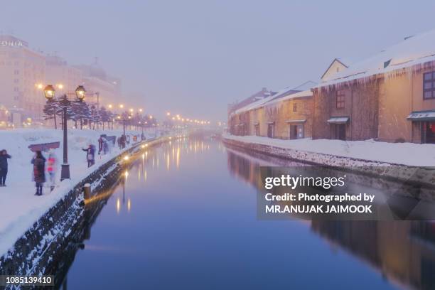 otaru canel in winter, hokkaido, japan - otaru hokkaido stock pictures, royalty-free photos & images