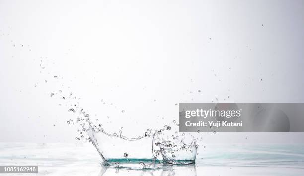 水しぶき - water splash stock pictures, royalty-free photos & images