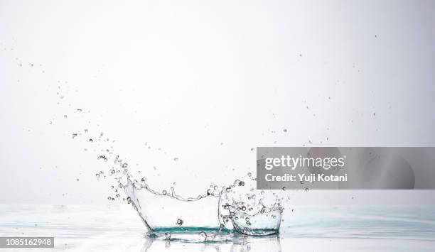 水しぶき - asian water splash stock pictures, royalty-free photos & images