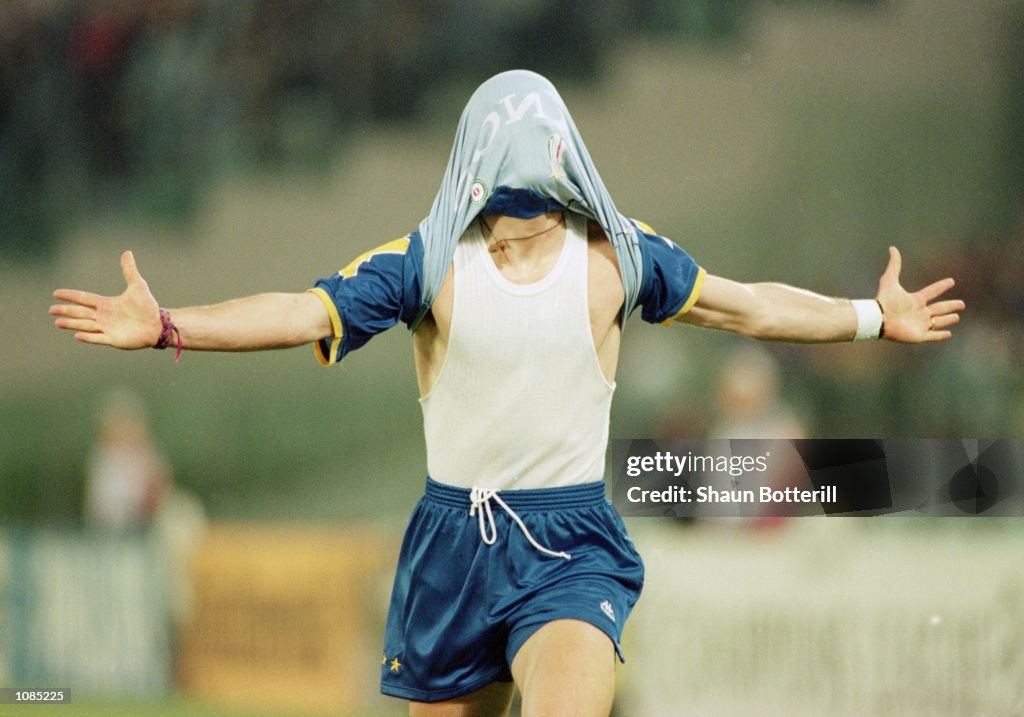 Fabrizio Ravanelli of Juventus celebrates scoring the opening goal of ...
