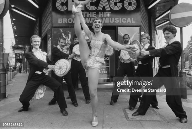 British actress Elizabeth Seal who took over the role of 'Roxie Hart' in 'Chicago: A Musical Vaudeville' with male performers, London, UK, 2nd...