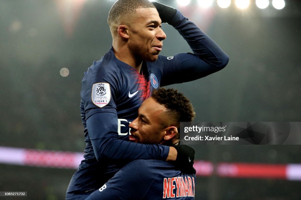 Paris Saint-Germain v EA Guingamp - Ligue 1