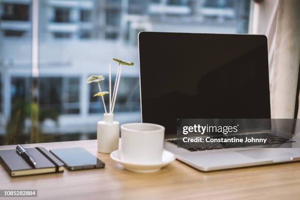 laptop, notepad, coffee cup and mobile phone on wood table at home office - wood desk ストックフォトと画像