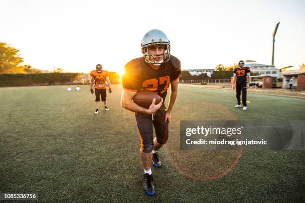 junge spieler mit dem ball - afl football stock-fotos und bilder