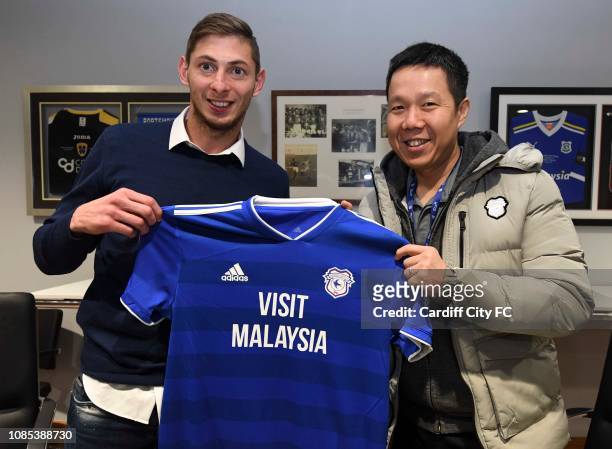 Emiliano Sala and Ken Choo CEO on January 18, 2019 in Cardiff, Wales.