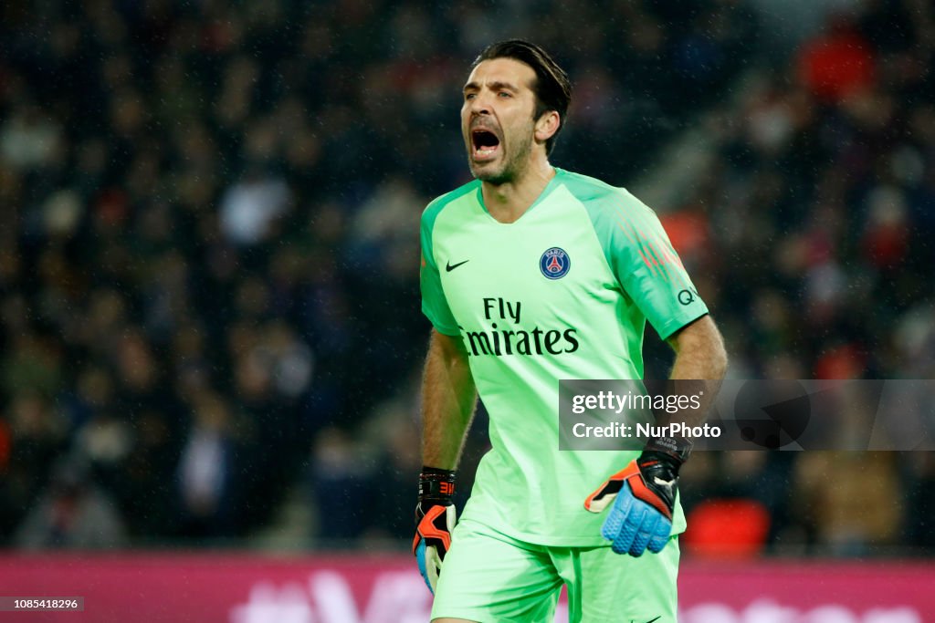 Paris Saint-Germain v EA Guingamp - Ligue 1