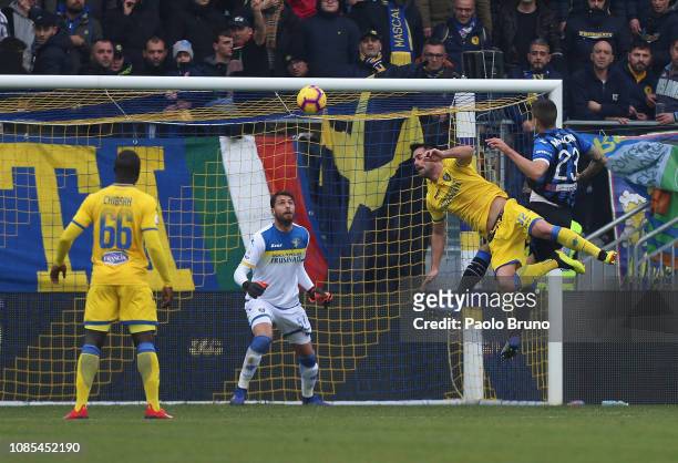 Gianluca Mancini of Atalanta BC scores the opening goal during the Serie A match between Frosinone Calcio and Atalanta BC at Stadio Benito Stirpe on...