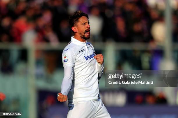 Gaston Ramirez of UC Sampdoria celebrates after scoring a goal during the Serie A match between ACF Fiorentina and UC Sampdoria at Stadio Artemio...