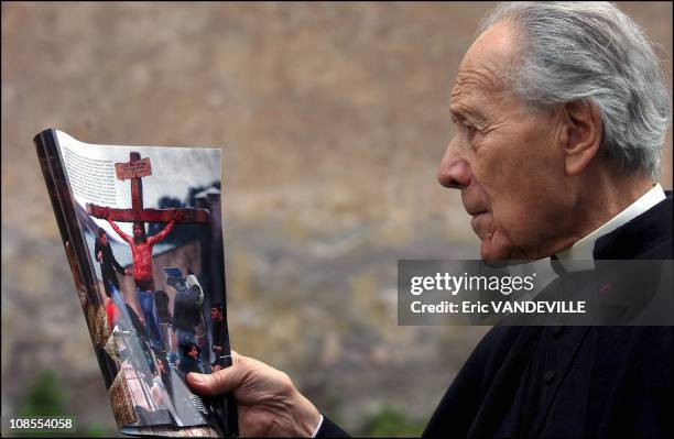 Father Ray Roux 295 Passion Of The Christ Movie Stock Photos, High-Res Pictures, and ...