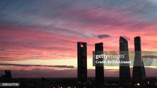 four towers at sunset - paseo de la castellana madrid fotografías e imágenes de stock