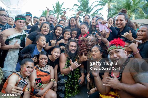 Jason Momoa poses for a photo with fans before the Hawaii screening of Aquaman on December 21, 2018 in Honolulu, Hawaii.
