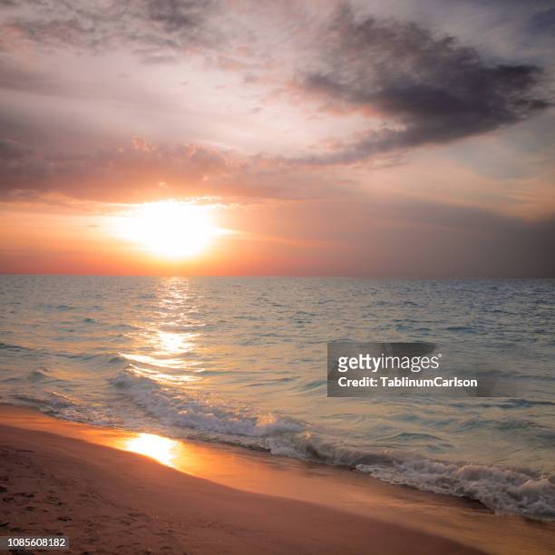sunset varadero / cuba - kuba strand stock-fotos und bilder