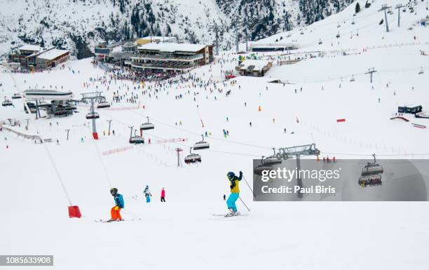 kids practicing skiing on a sunny winter day, the ski resort ischgl silvretta arena, austria - イシュグル ストックフォトと画像