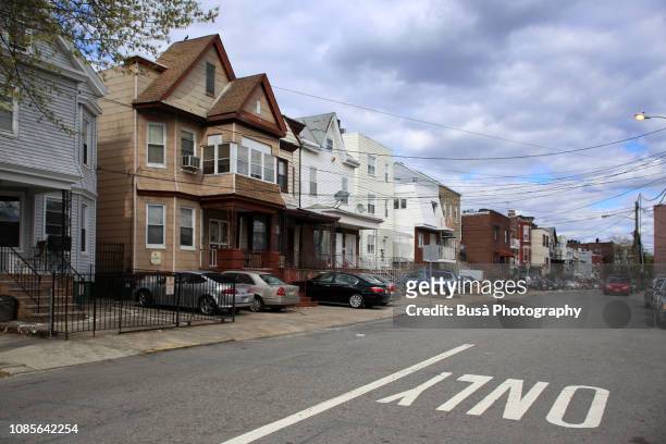 detached houses in jersey city, new jersey, usa - new jersey photos et images de collection