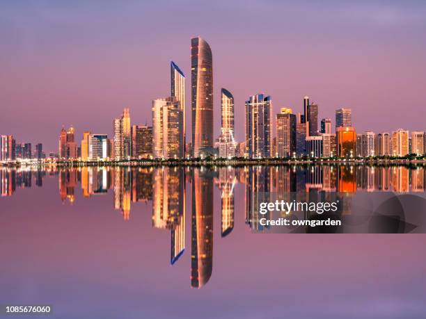 abu dhabi city skyline at twilight, united arab emirates - abu dhabi stock-fotos und bilder