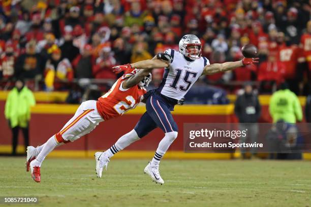 New England Patriots wide receiver Chris Hogan makes a one-handed catch for a first down on third and 8 in front of Kansas City Chiefs defensive back...