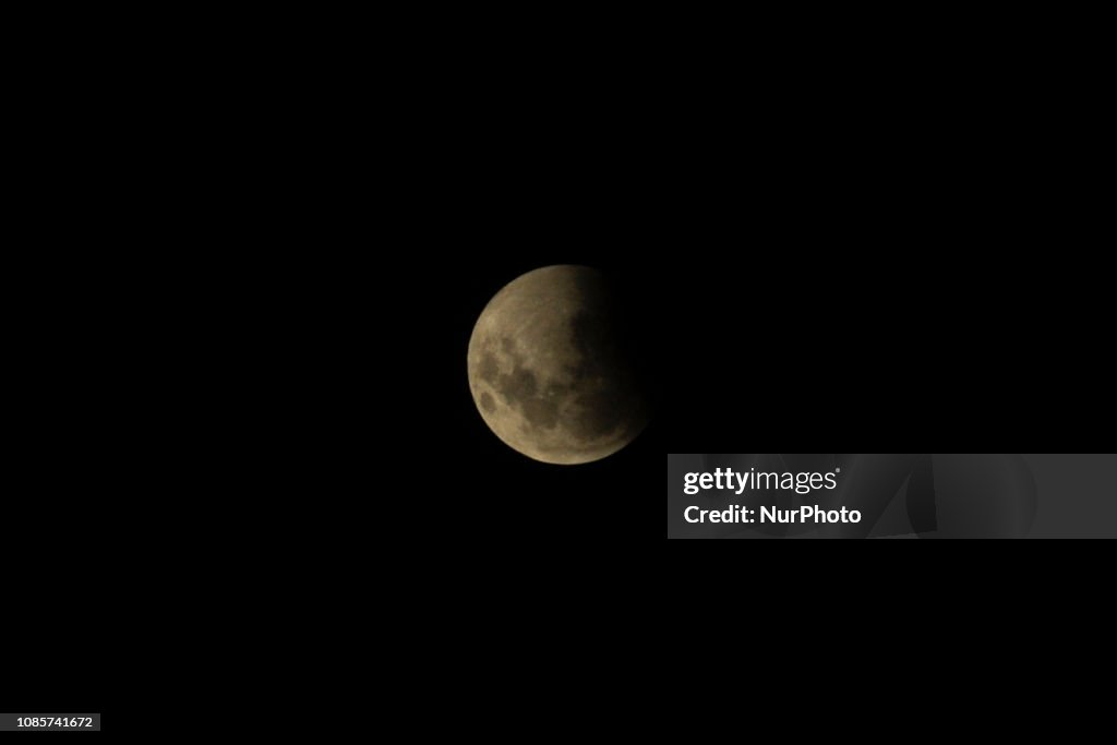 Total Lunar Eclipse Gives January A Blood Moon