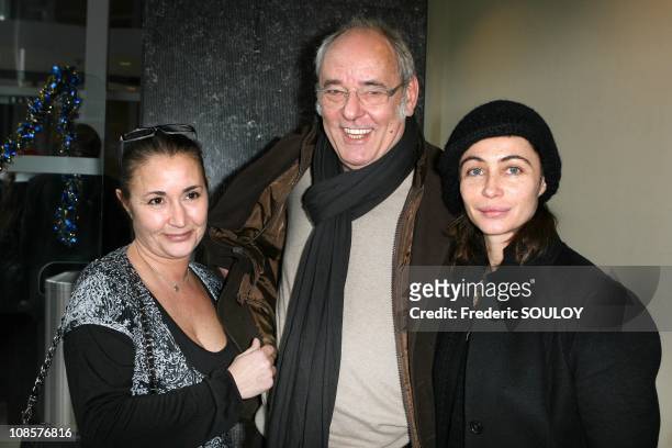 Eve Beart, Maxime Le Forestier and Emmanuelle Beart in Paris, on December 21, 2008.