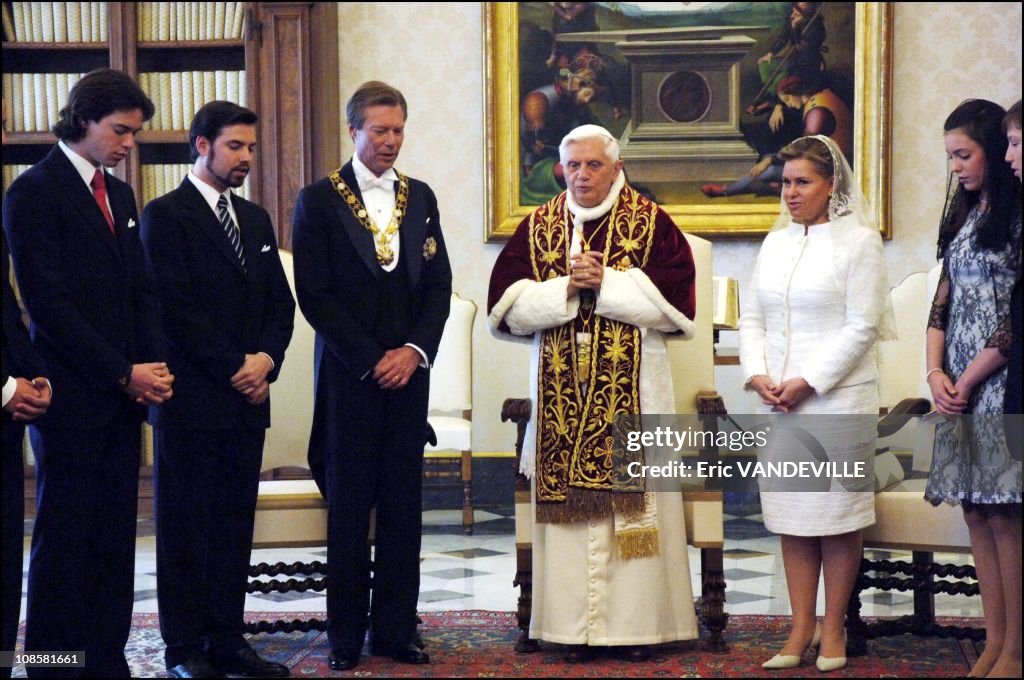 Pope Benedict XVI meets with Luxembourg's Grand-Duke Henri and Grand-Duchess Maria Teresa at the Vatican in Rome,on May 08,2006.