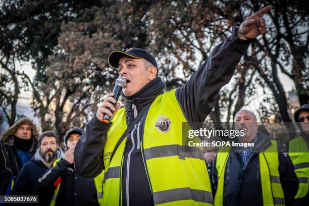 Tito Álvarez, leader of the taxi drivers union Élite is seen speaking to the protesters during the strike. Fourth day strike, After not being...