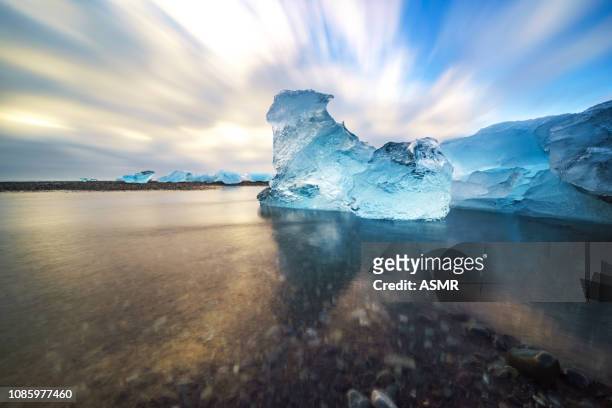 isberg som flyter på stranden island - istäcke bildbanksfoton och bilder