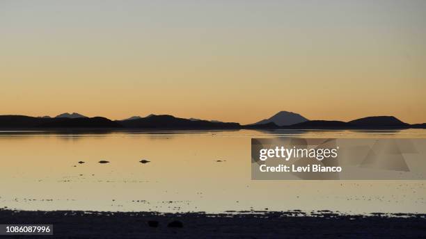 reflexo no salar - reflexo stockfoto's en -beelden