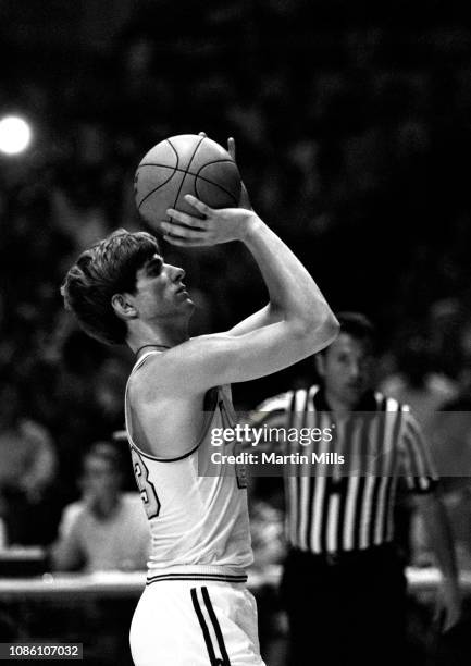 Pete Maravich of Louisiana State Tigers shoots the free-throw during the 1969 Rainbow Classic Tournament against the Yale Bulldogs on December 30,...