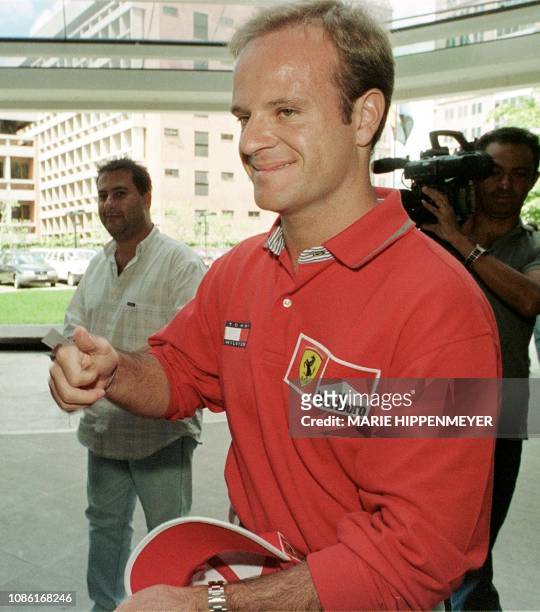 The Brazilian pilot, Rubens Barrichello, shows his optimism when arriving at a promotional event in San Pablo 02 February, 2000. El piloto brasileno...
