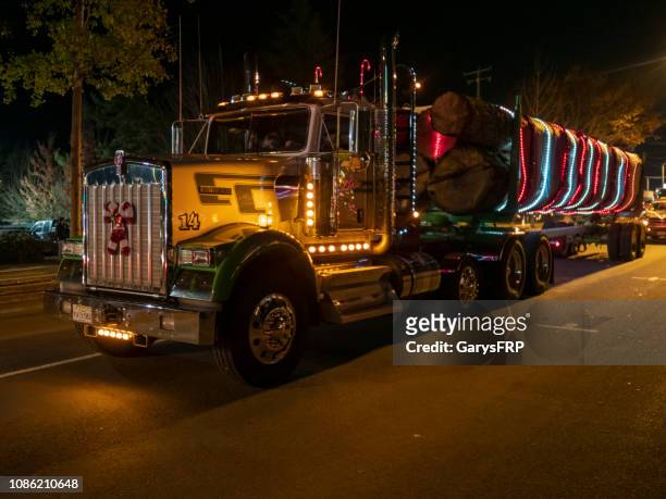log truck sweet home lighted parade capitol christmas tree celebration - patriotic christmas stock pictures, royalty-free photos & images