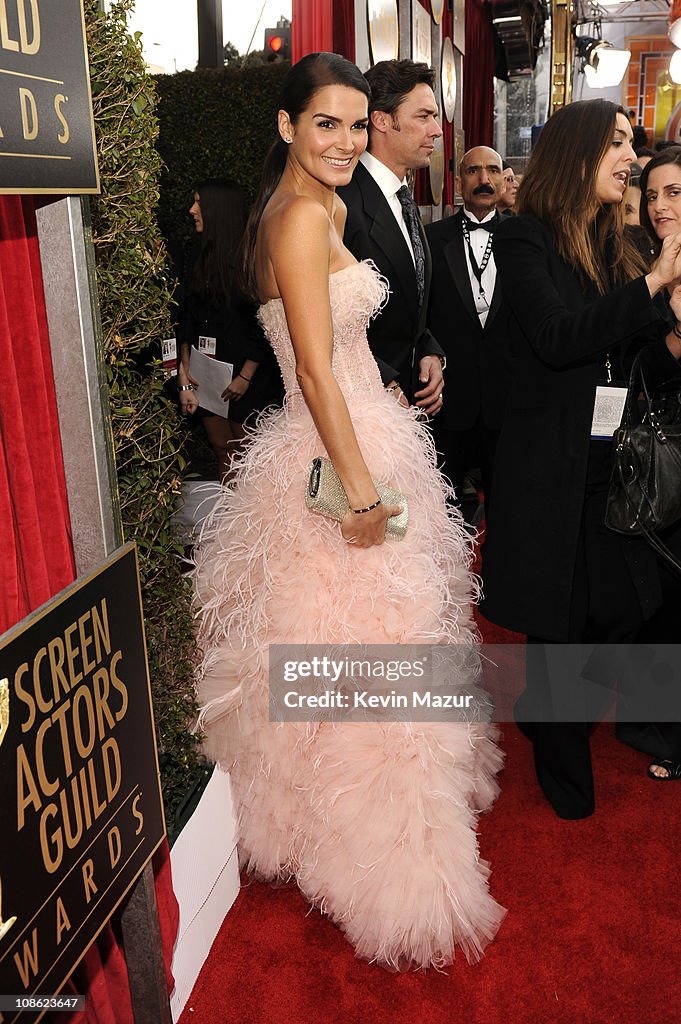 TNT/TBS Broadcasts The 17th Annual Screen Actors Guild Awards - Red Carpet