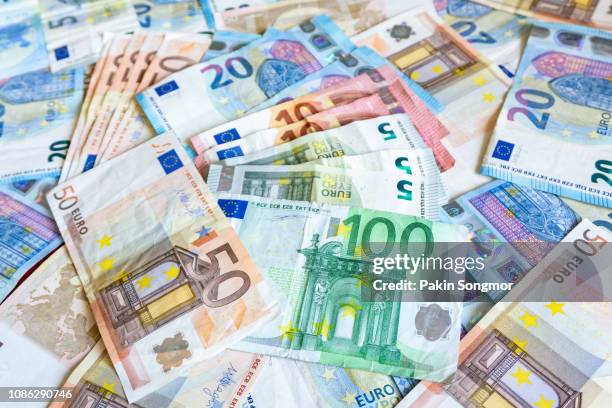 euro banknotes - inflation euro stockfoto's en -beelden