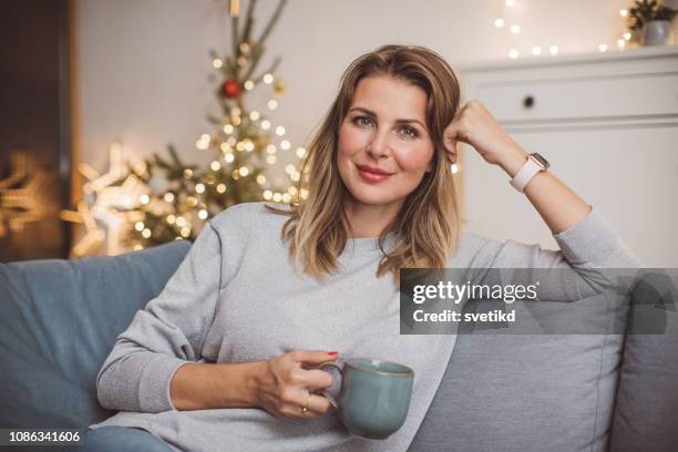 cozy christmas at home - christmas coffee imagens e fotografias de stock