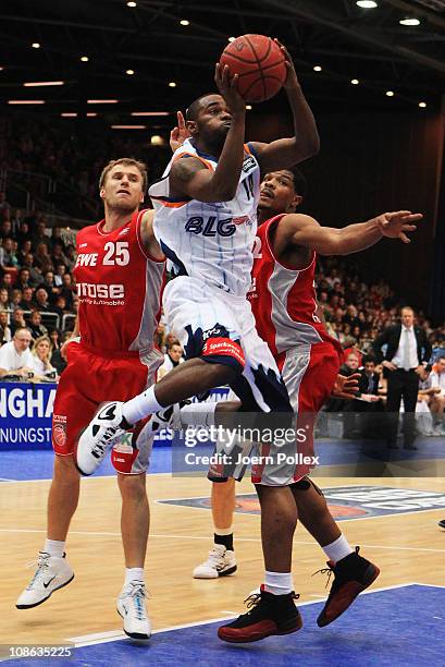 Tyrone Brazelton of Bremerhaven scores during the Basketball Bundesliga match between Eisbaeren Bremerhaven and Brose Baskets at the Stadthalle...