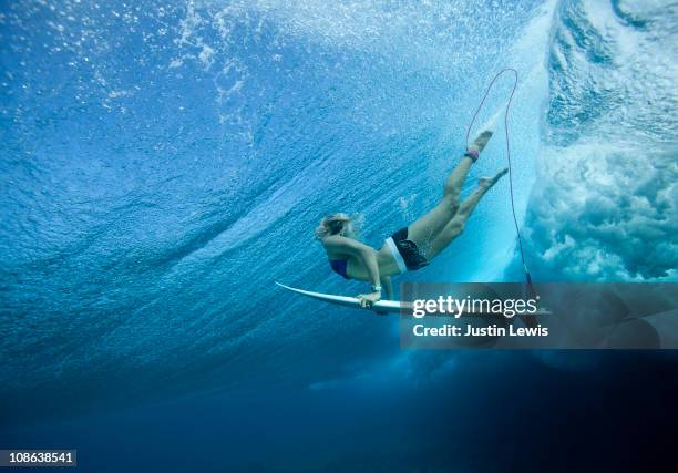 female pro surfer at cloud break fiji - surf wave stock pictures, royalty-free photos & images