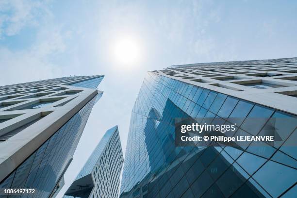 glass modern skyscrapers against sun - buildings looking up stock-fotos und bilder