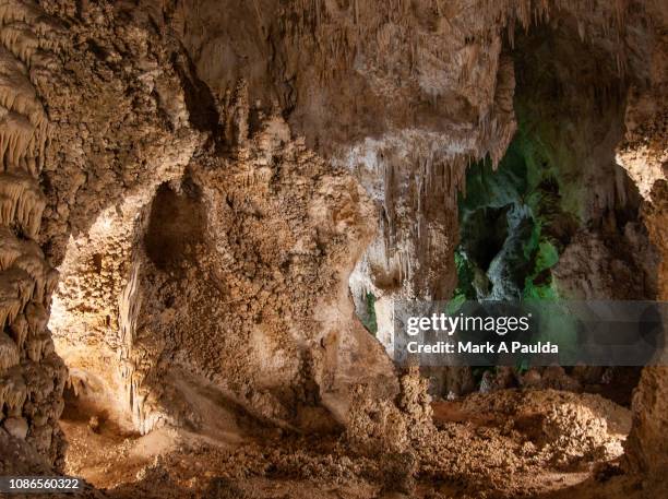 natural underground caves - carlsbad caverns national park stock-fotos und bilder