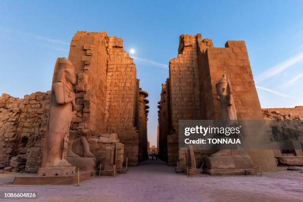 karnak temple, luxor, egypt - luxor stock-fotos und bilder