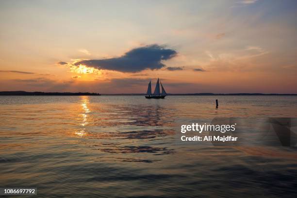 sunset at lake mendota - madison wisconsin stockfoto's en -beelden