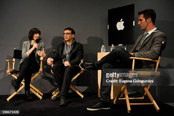 Carrie Brownstein, Fred Armisen and Ari Shapiro visit the Apple Store Soho on January 31, 2011 in New York City.