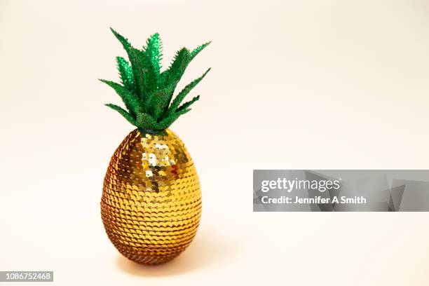 sequin pineapple - christmas bauble isolated stock-fotos und bilder
