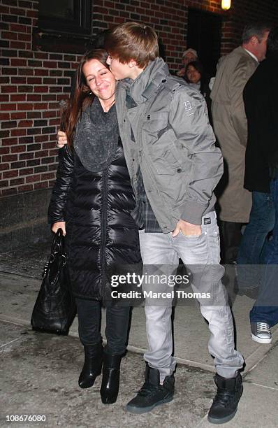 Musician Justin Bieber and his mother, Pattie Mallette visit "Late Show With David Letterman" at the Ed Sullivan Theater on January 31, 2011 in New...