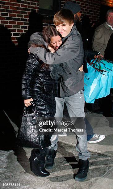 Musician Justin Bieber and his mother, Pattie Mallette visit "Late Show With David Letterman" at the Ed Sullivan Theater on January 31, 2011 in New...