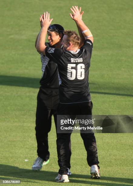 New Zealand celebrate Kamran Akmal of Pakistan being caught out during game four of the One Day International Series between New Zealand and Pakistan...