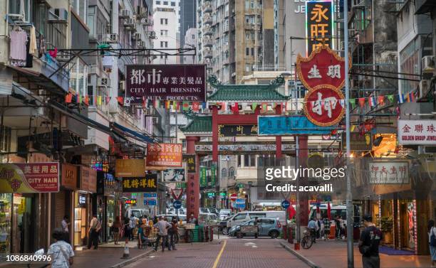 繁忙的街道在香港 - hong kong street 個照片及圖片檔