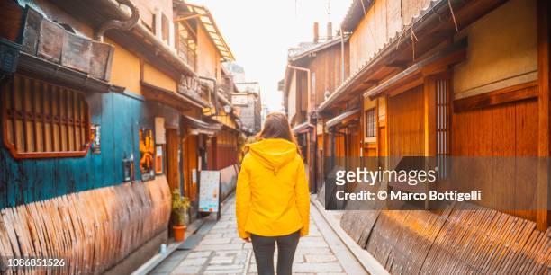 tourist woman walking in gion district, kyoto, japan - kyoto city stock pictures, royalty-free photos & images